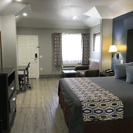 Camelot Inn And Suites Aldine Dış mekan fotoğraf