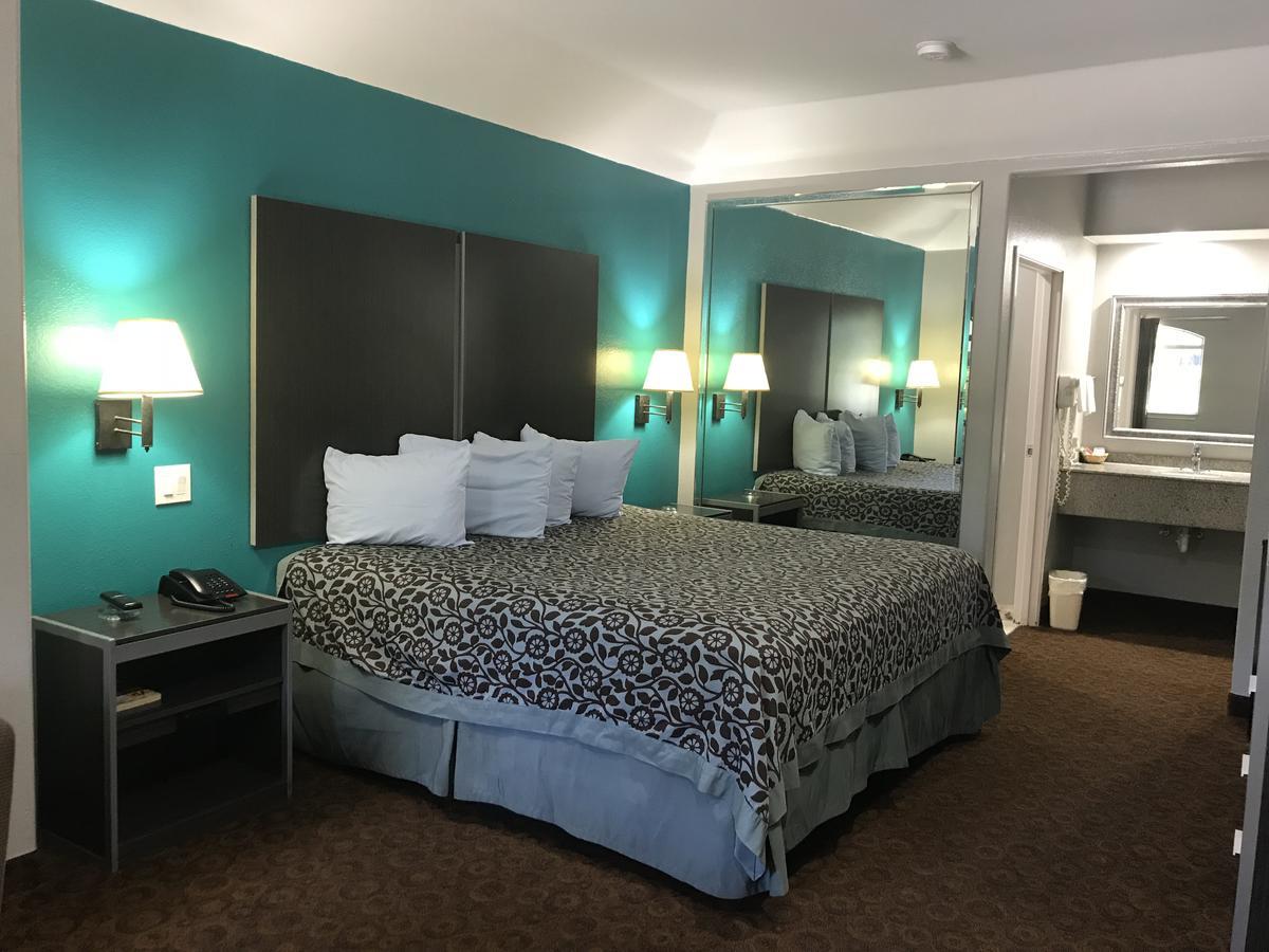 Camelot Inn And Suites Aldine Dış mekan fotoğraf