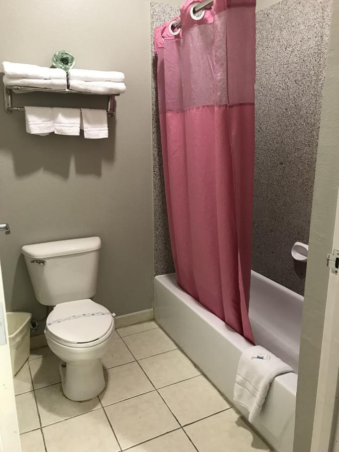 Camelot Inn And Suites Aldine Dış mekan fotoğraf