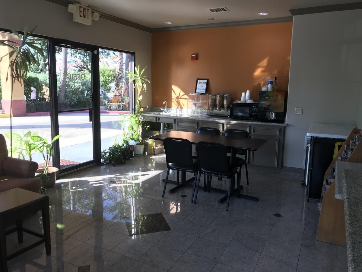 Camelot Inn And Suites Aldine Dış mekan fotoğraf