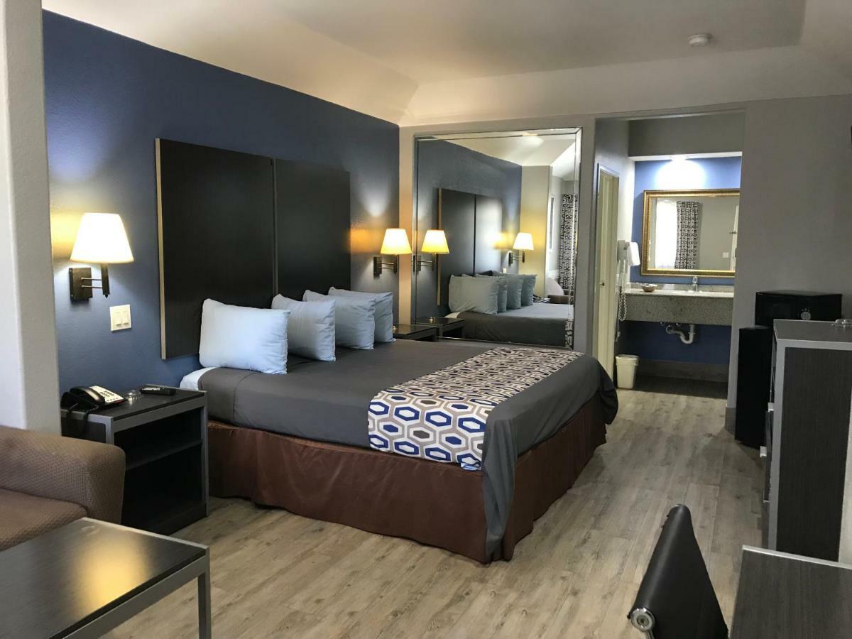 Camelot Inn And Suites Aldine Dış mekan fotoğraf