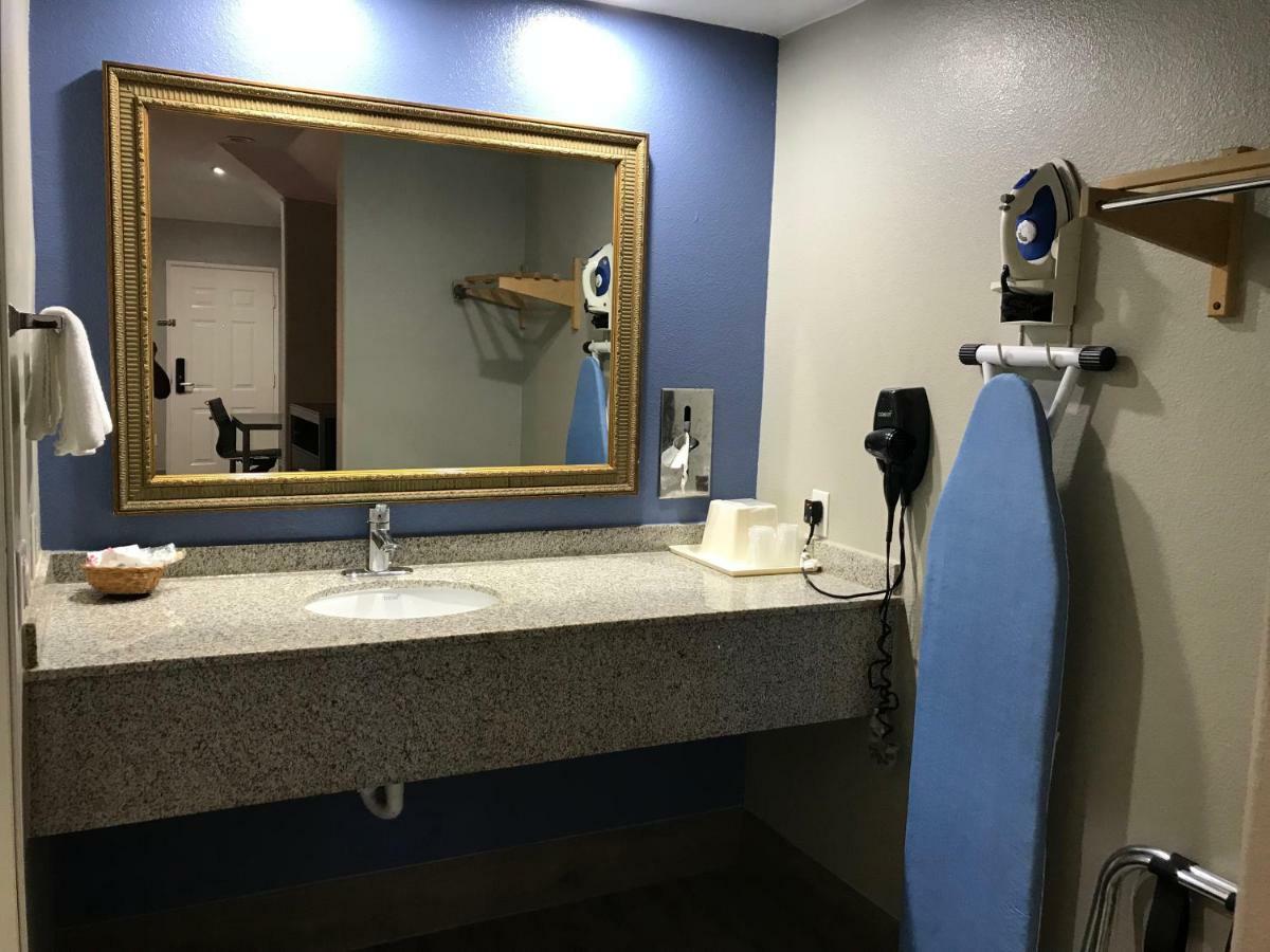 Camelot Inn And Suites Aldine Dış mekan fotoğraf