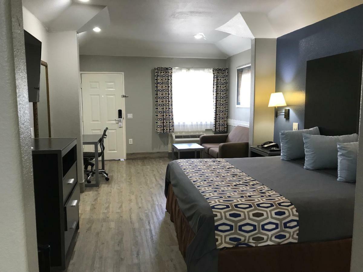 Camelot Inn And Suites Aldine Dış mekan fotoğraf